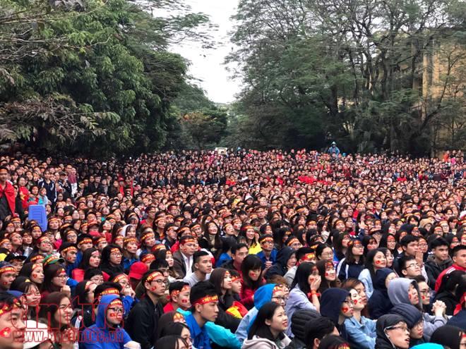 Sinh viên Trường Đại học Bách Khoa bùng nổ với trận chung kết U23 Việt Nam ảnh 5